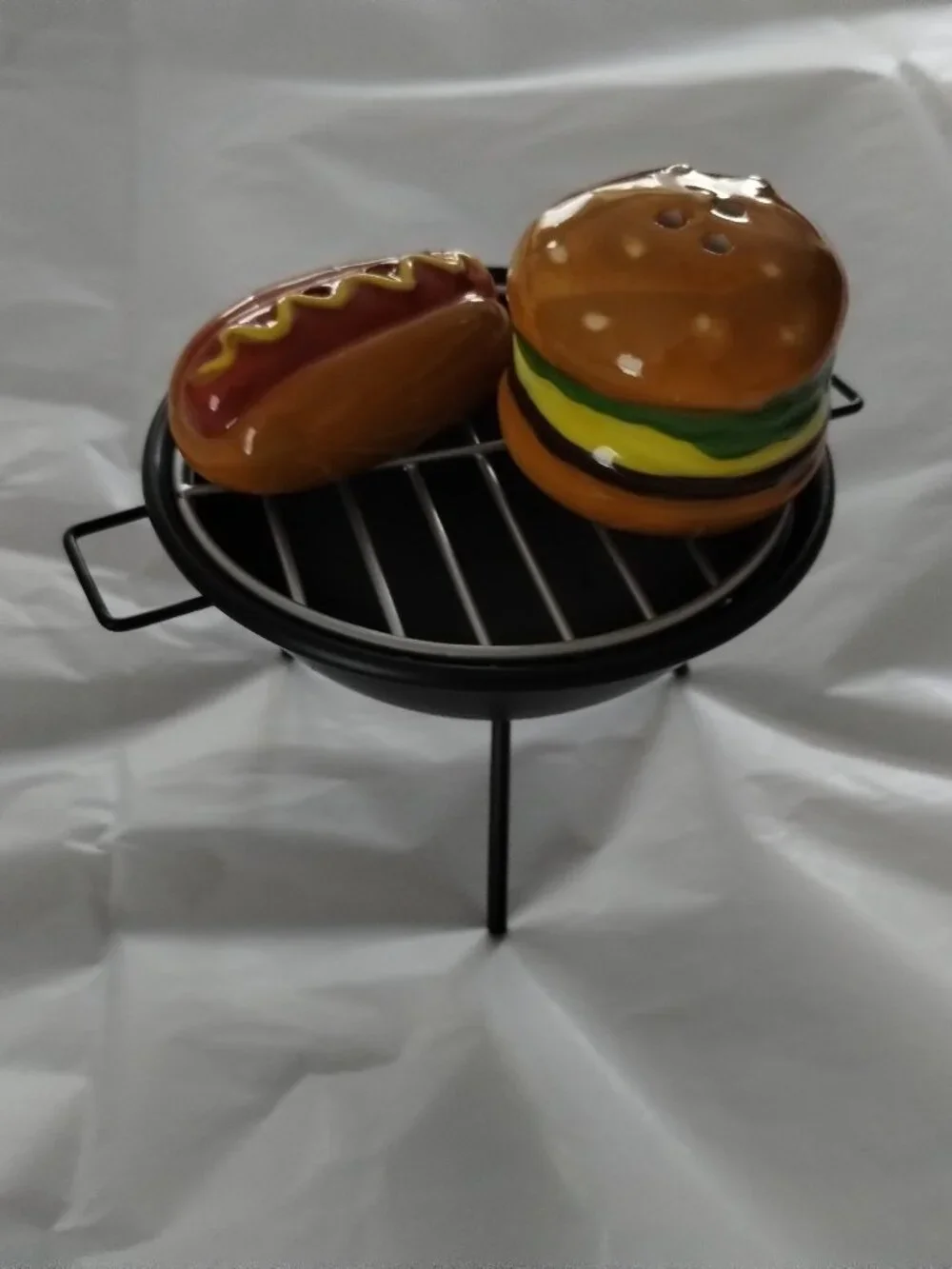 Grill, hamburger & hot dog salt & pepper shakers